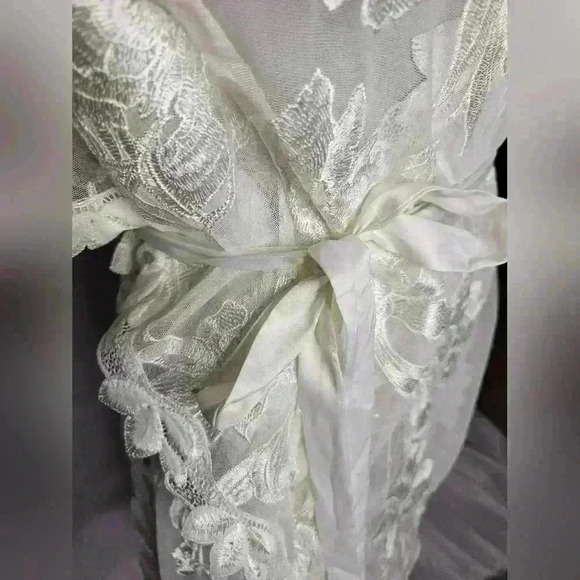 White brand lace bridal robe size M/L - Picture 5 of 7